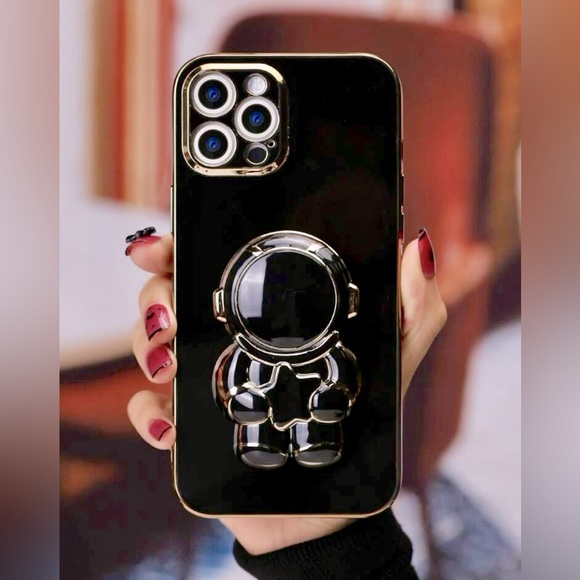 NWT iPhone 13ProMax Case w/Astronaut Design Phone Grip in Black & Gold - Picture 1 of 5